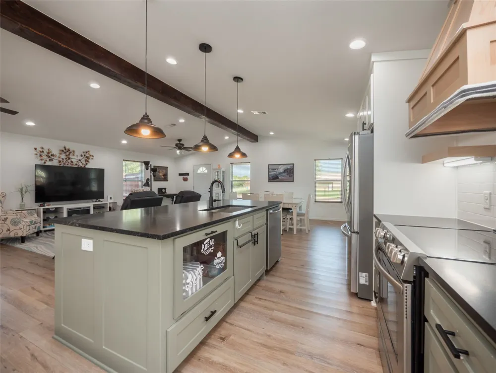 614 W 3rd Street McGregor, TX 76657