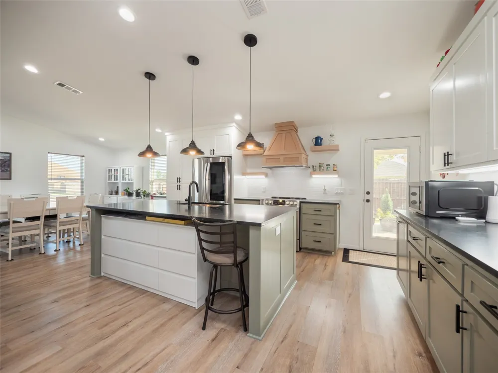 614 W 3rd Street McGregor, TX 76657