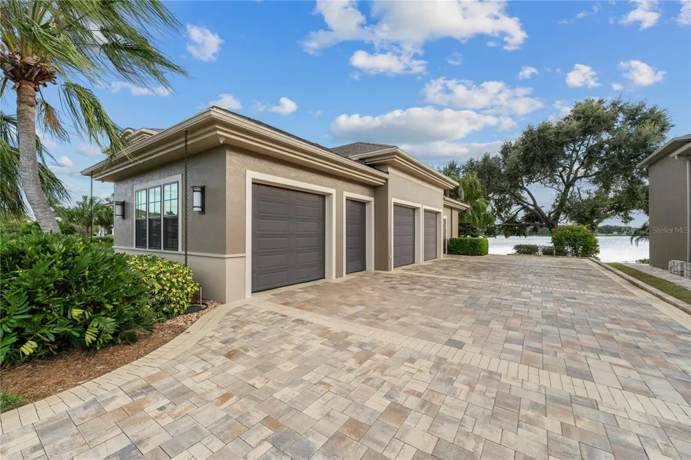 414 MEANDERING WAY Polk City, FL 33868
