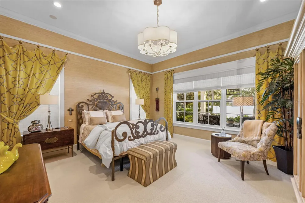 414 MEANDERING WAY Polk City, FL 33868