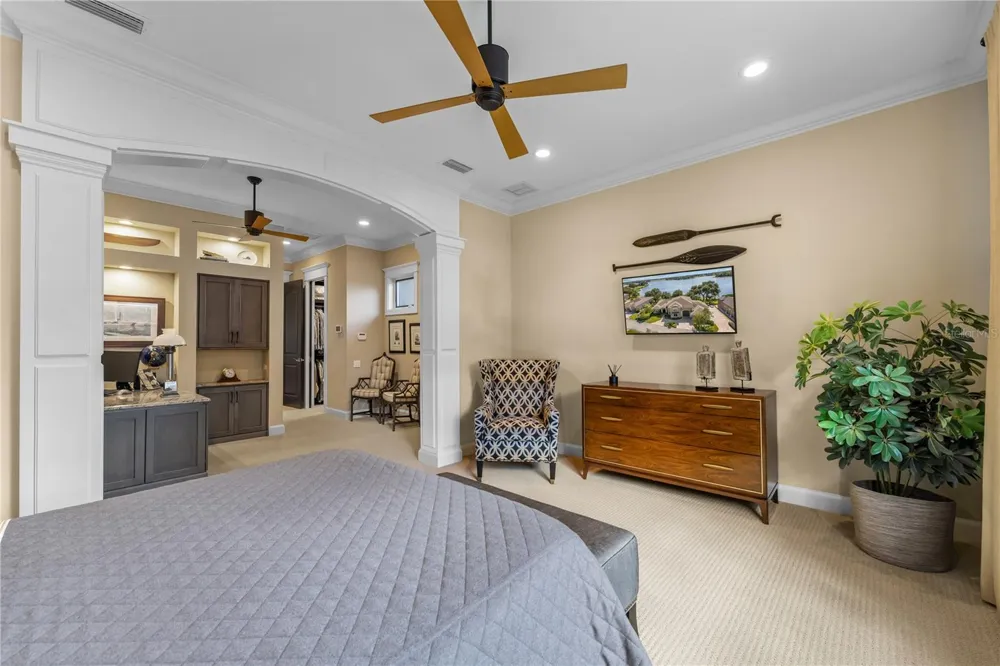 414 MEANDERING WAY Polk City, FL 33868
