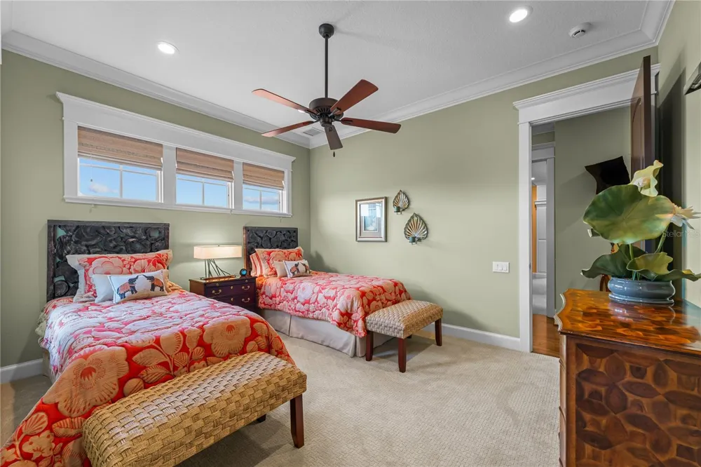 414 MEANDERING WAY Polk City, FL 33868