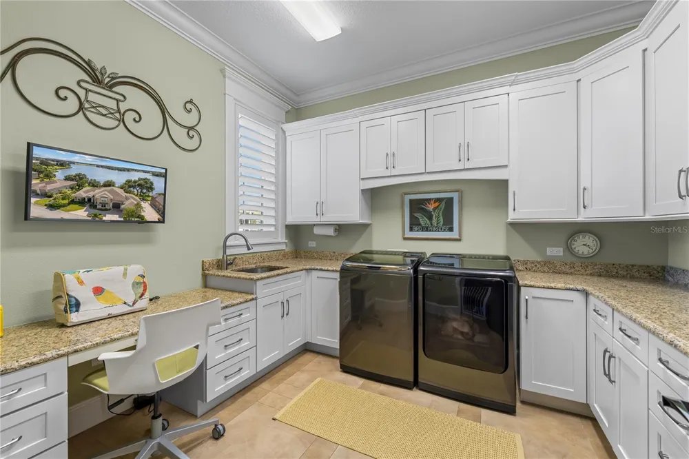 414 MEANDERING WAY Polk City, FL 33868