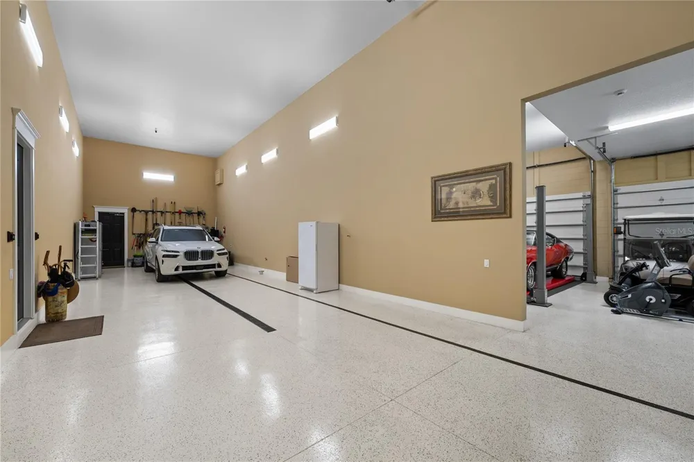 414 MEANDERING WAY Polk City, FL 33868