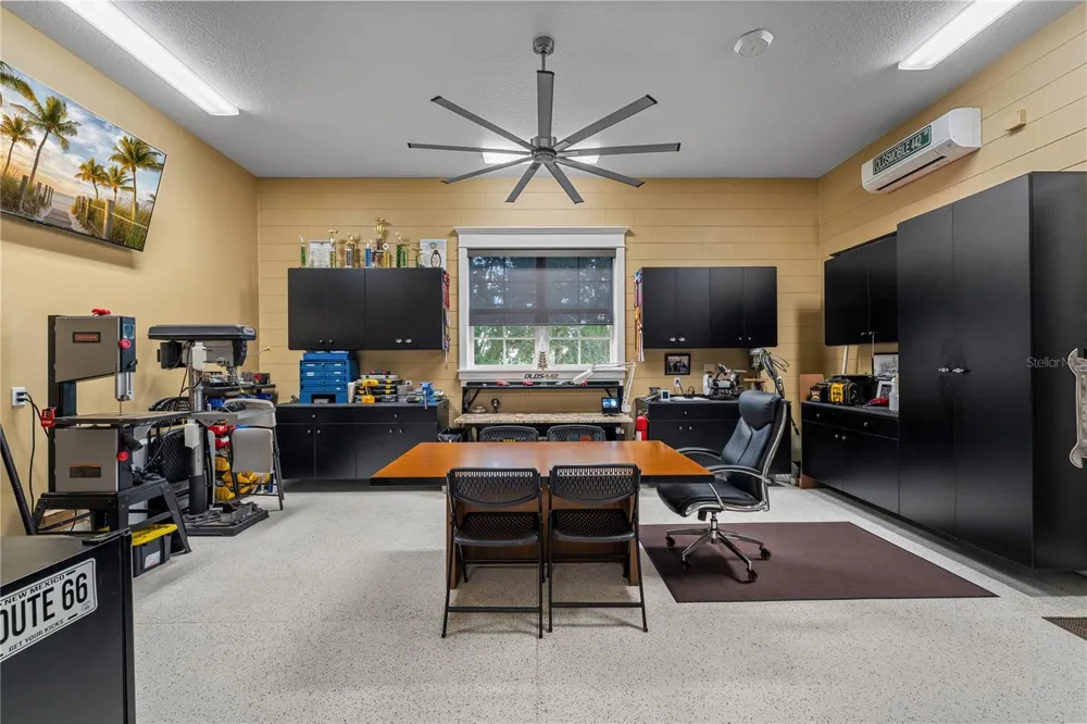 414 MEANDERING WAY Polk City, FL 33868
