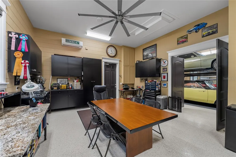 414 MEANDERING WAY Polk City, FL 33868