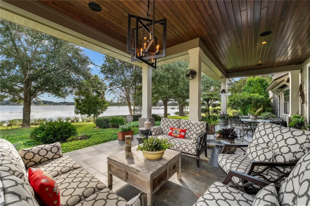 414 MEANDERING WAY Polk City, FL 33868