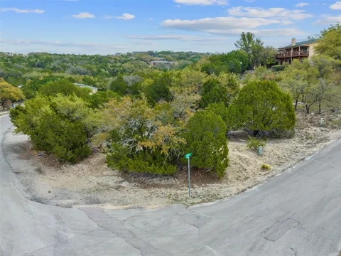 21512 Perry Cove