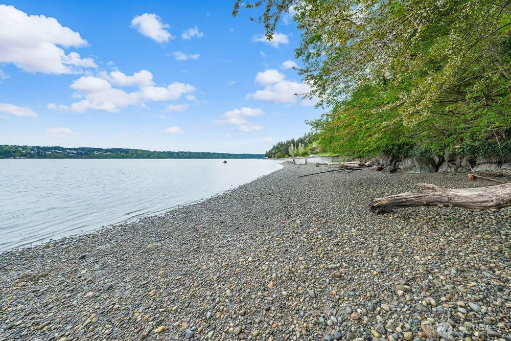 13843 SW 248th Street Vashon, WA 98070