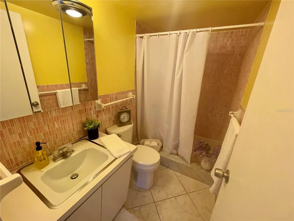 1224 S PENINSULA DRIVE #304 Daytona Beach, FL 32118