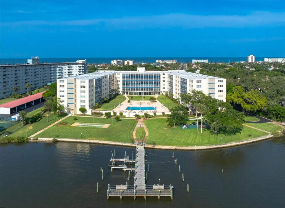 1224 S PENINSULA DRIVE #304 Daytona Beach, FL 32118