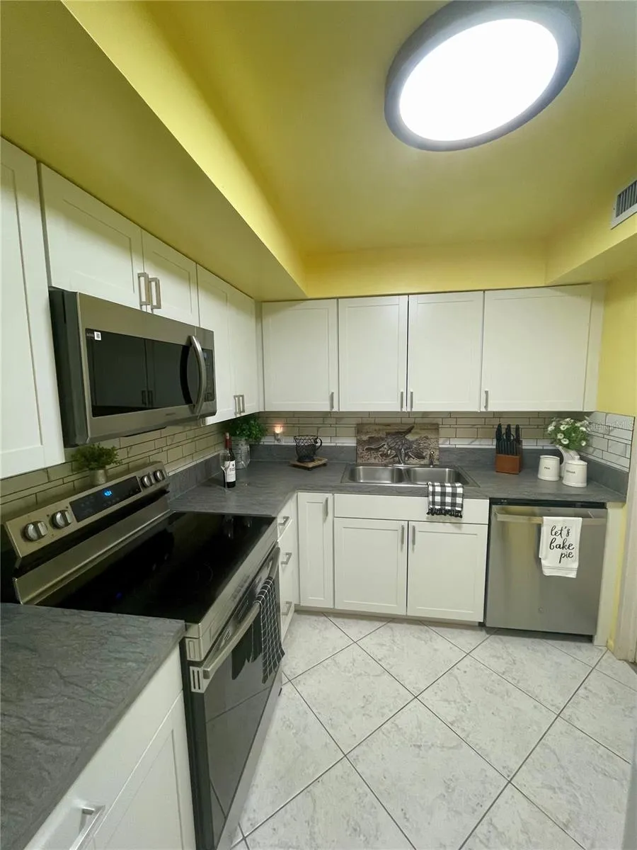 1224 S PENINSULA DRIVE #304 Daytona Beach, FL 32118