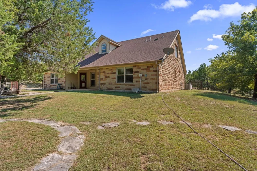 2804 County Road 1045 Lampasas, TX 76550