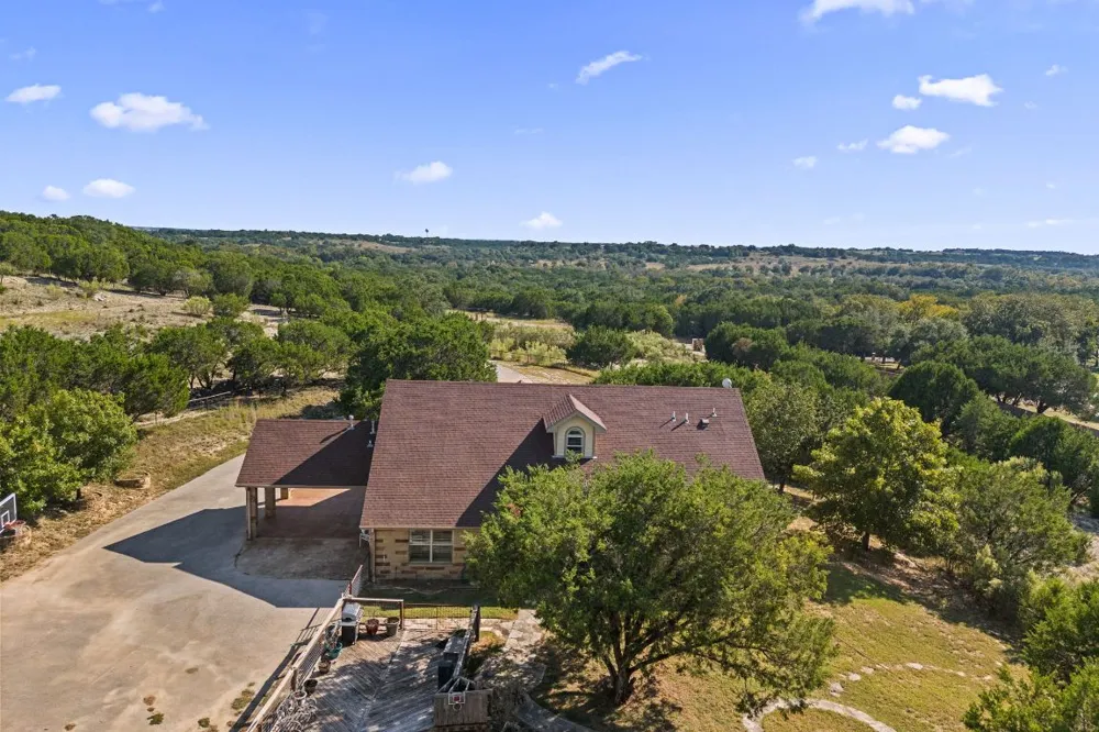 2804 County Road 1045 Lampasas, TX 76550