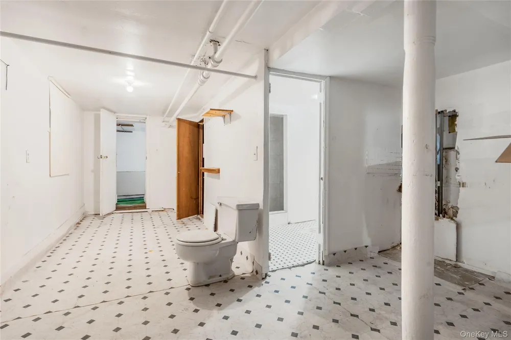 10437 125th Street Richmond Hill, NY 11419