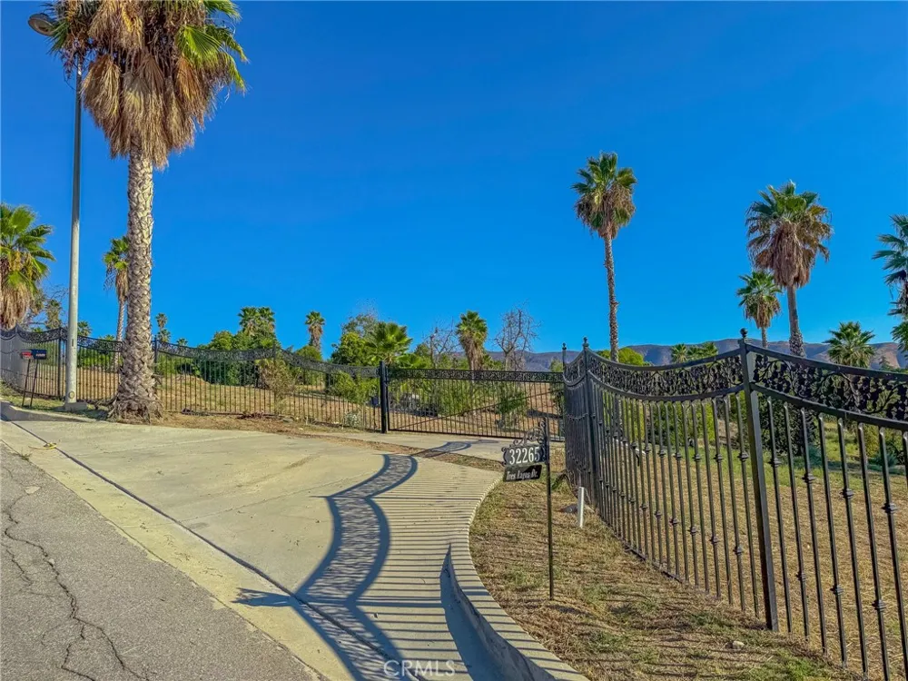 32265 Sapphire Mentone, CA 92359