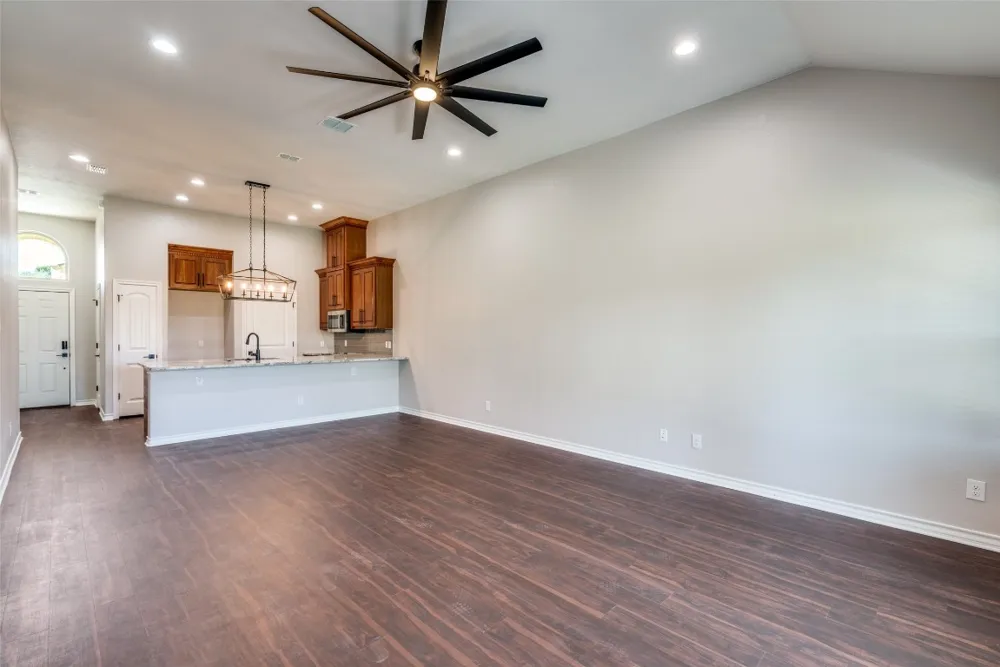 301 Navarro Way #29B Seguin, TX 78155