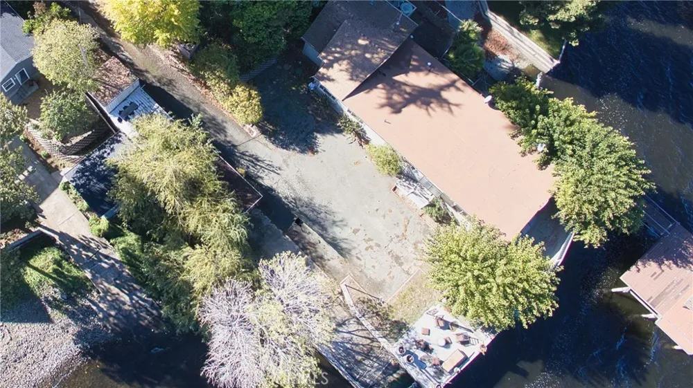 11740 North Drive Clearlake, CA 95422