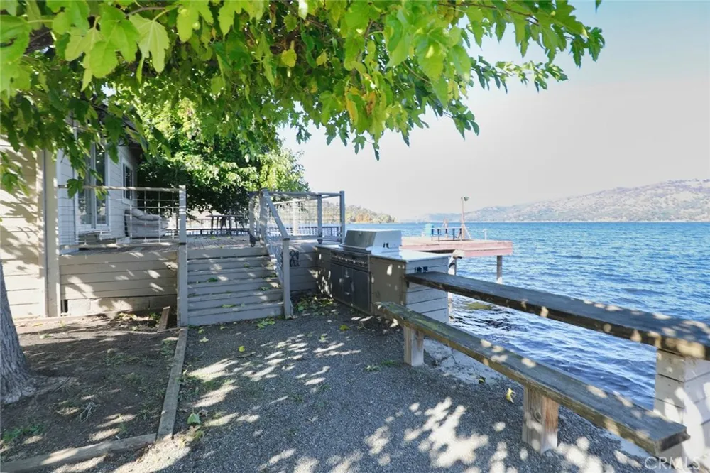 11740 North Drive Clearlake, CA 95422