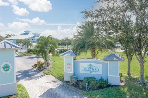 1050 Hancock Creek South Blvd #203
