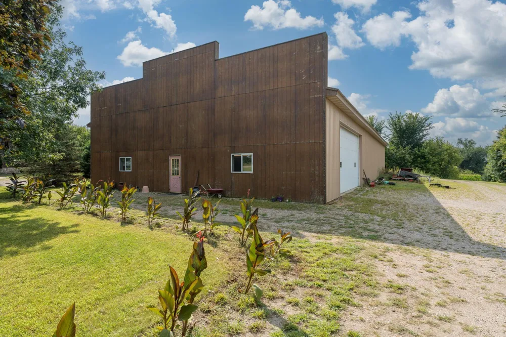 29633 390th Street Le Sueur, MN 56058