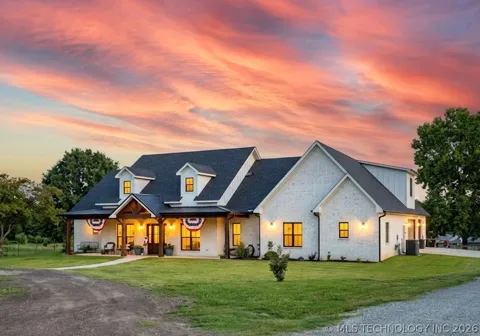 1609 E Hollow Oak Road