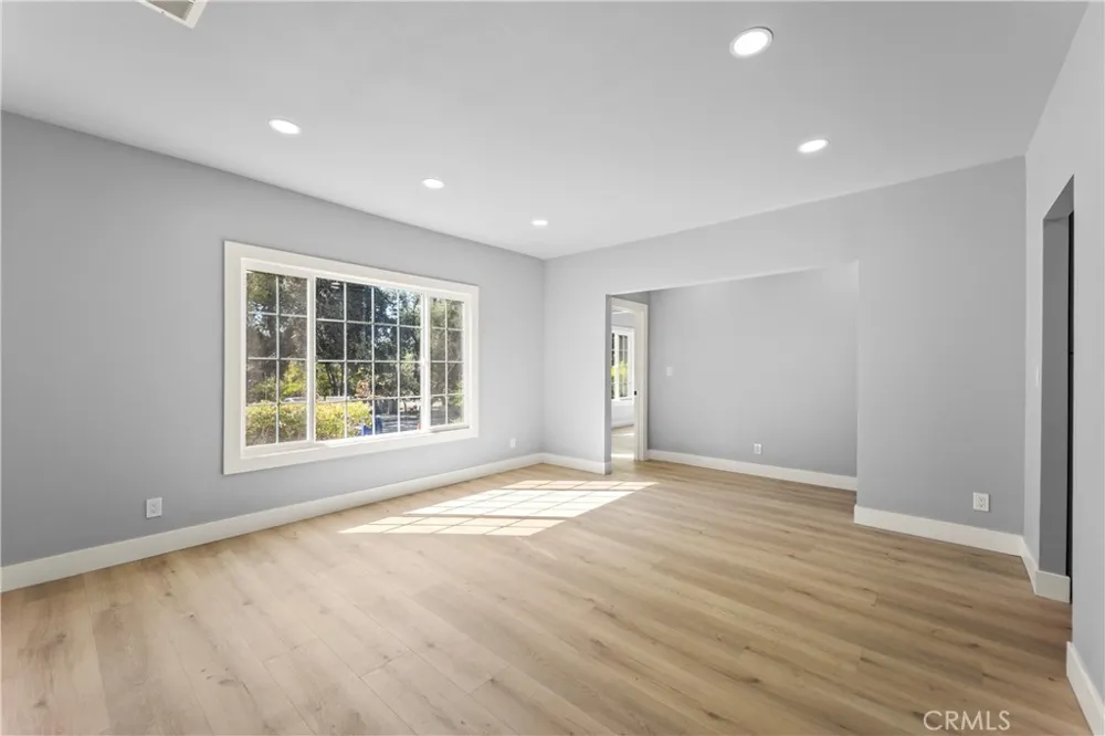 379 Buena Loma Altadena, CA 91001