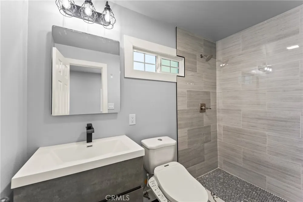379 Buena Loma Altadena, CA 91001
