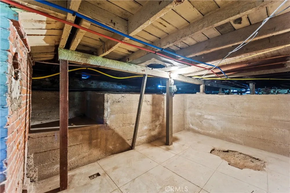 379 Buena Loma Altadena, CA 91001