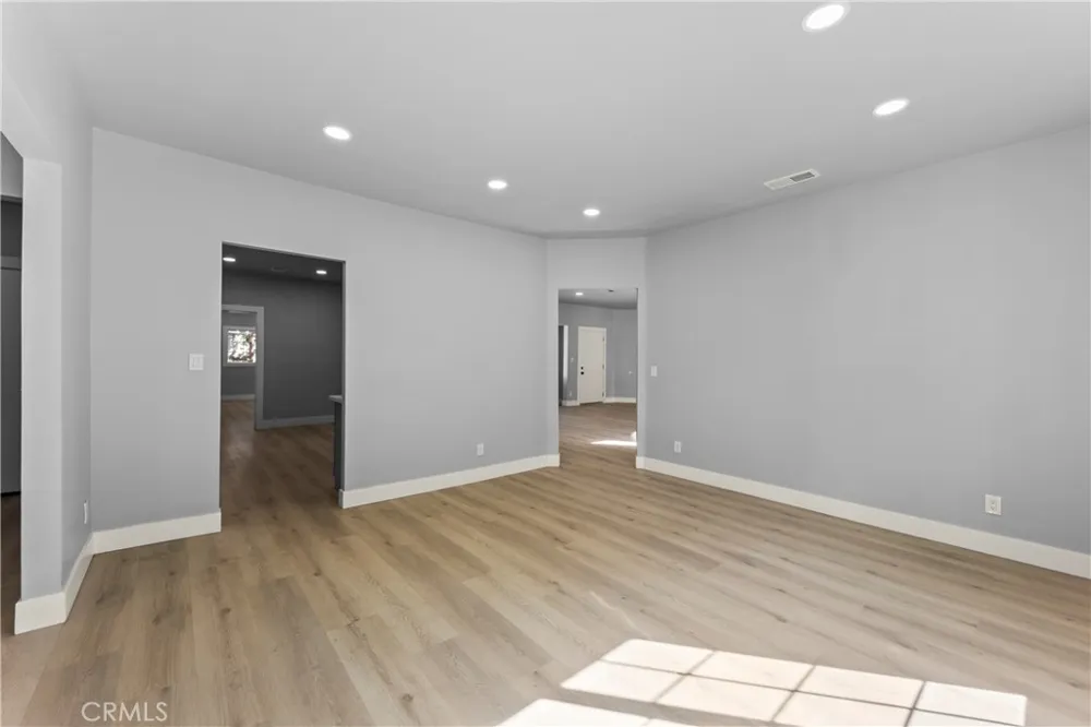 379 Buena Loma Altadena, CA 91001