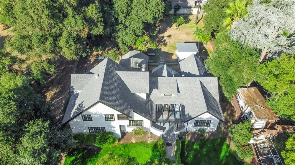 379 Buena Loma Altadena, CA 91001