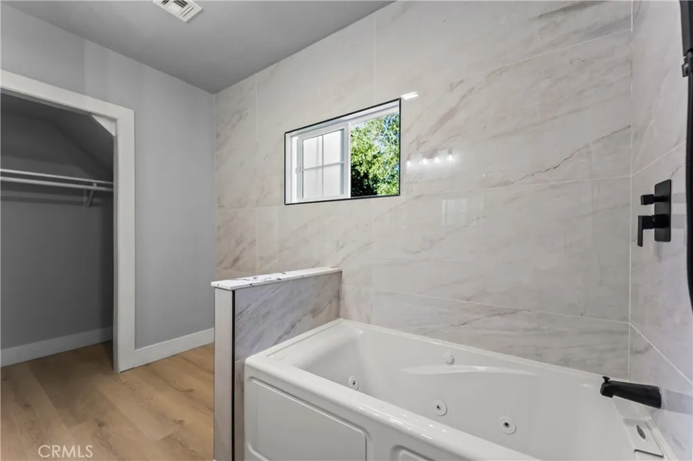 379 Buena Loma Altadena, CA 91001