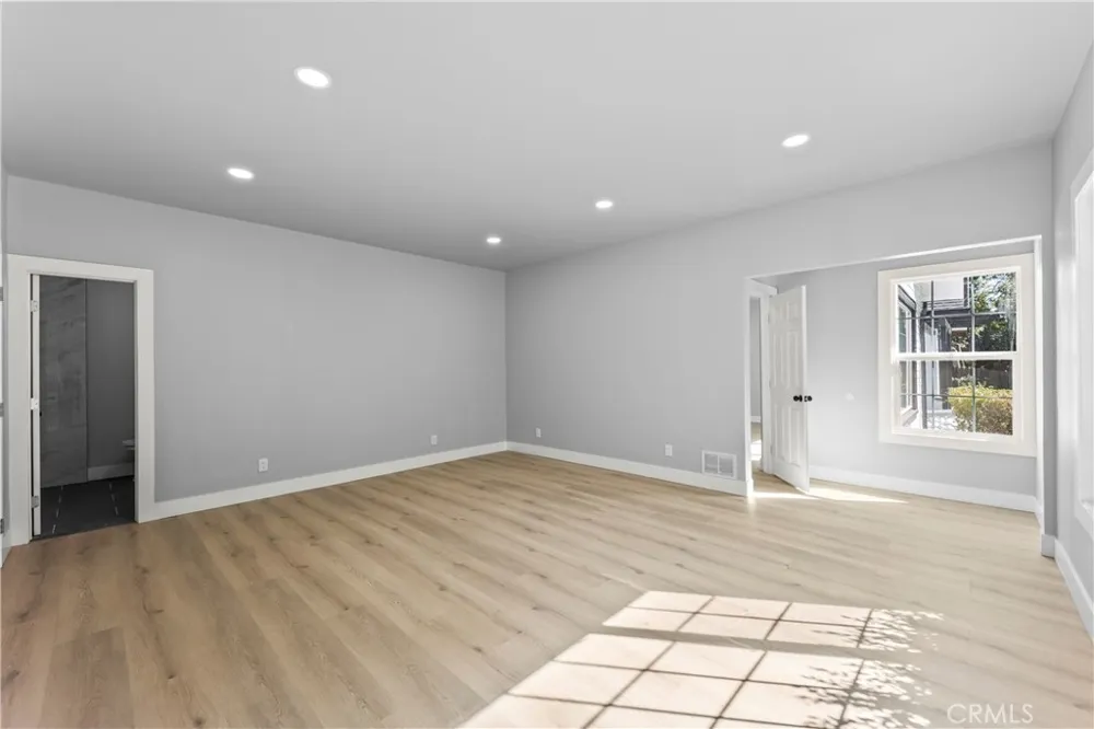 379 Buena Loma Altadena, CA 91001