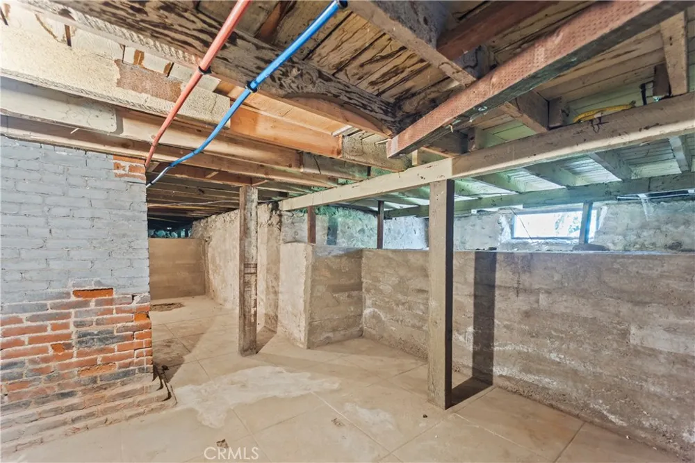 379 Buena Loma Altadena, CA 91001