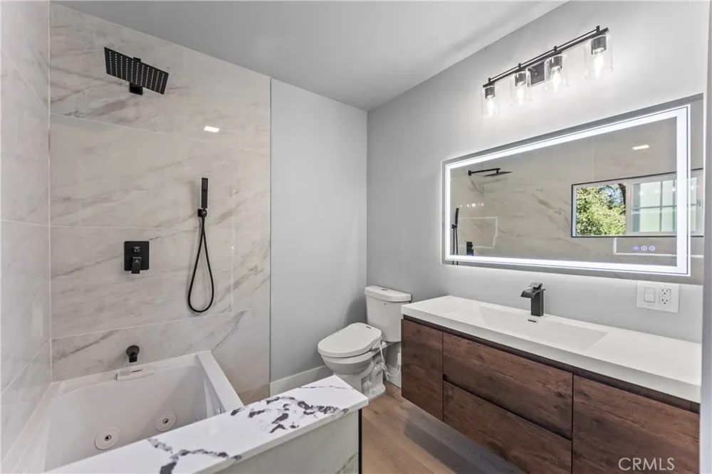 379 Buena Loma Altadena, CA 91001