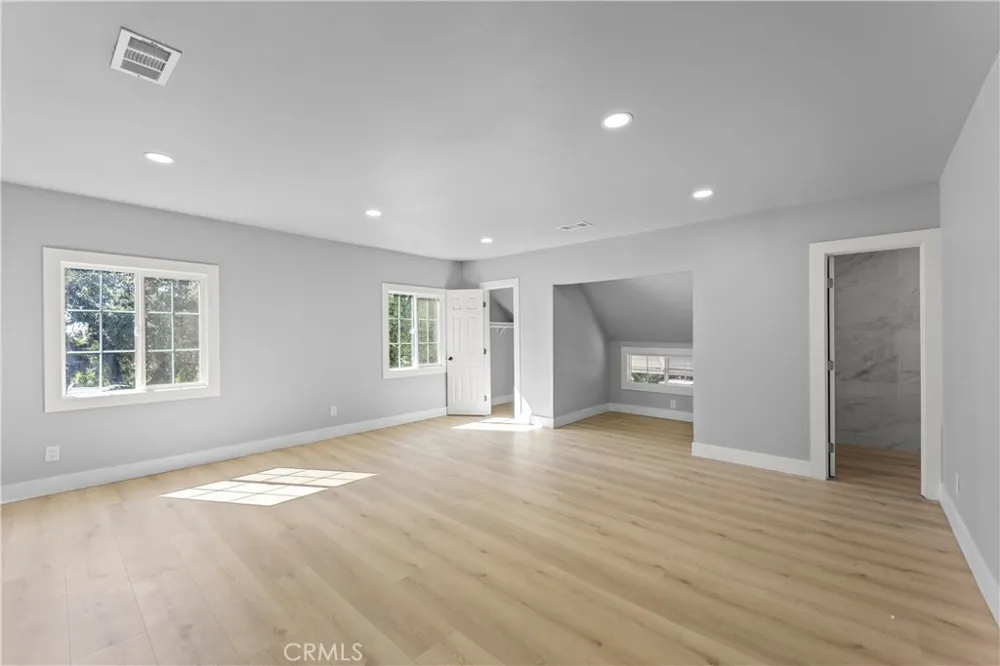 379 Buena Loma Altadena, CA 91001