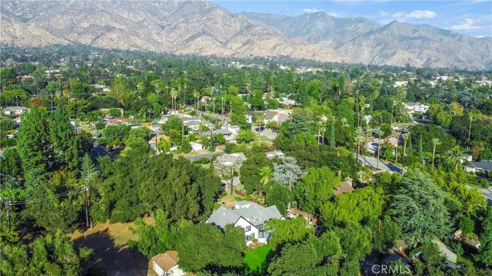 379 Buena Loma Altadena, CA 91001