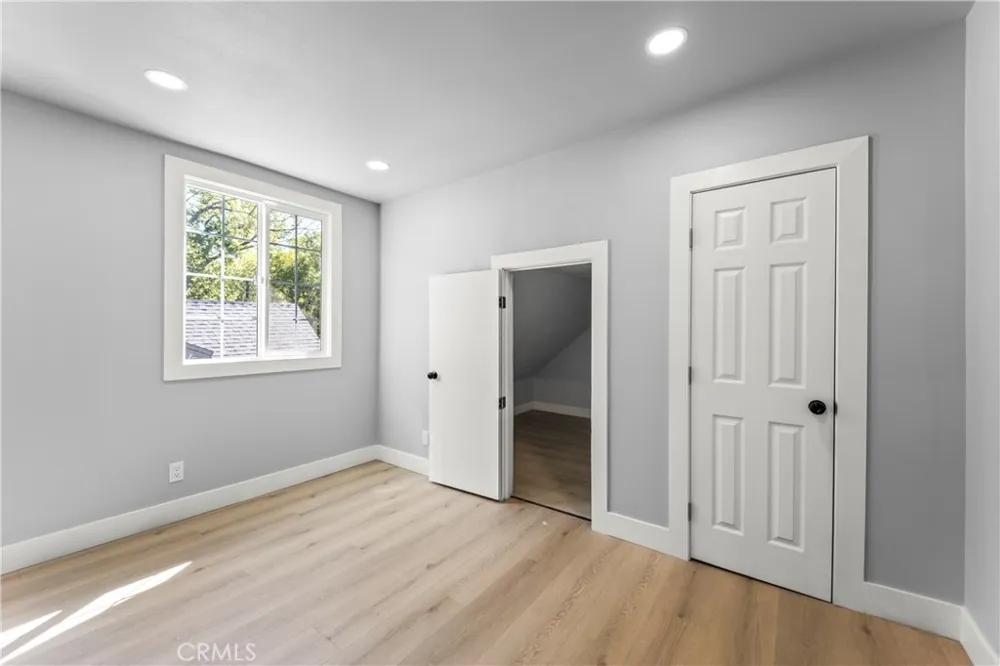 379 Buena Loma Altadena, CA 91001