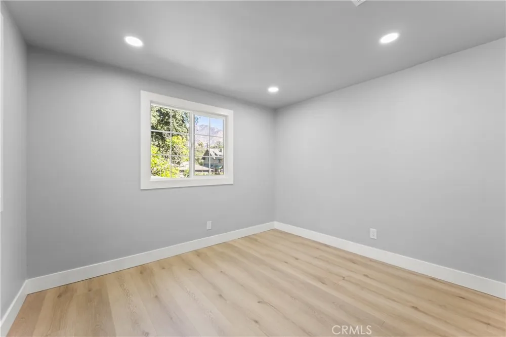 379 Buena Loma Altadena, CA 91001