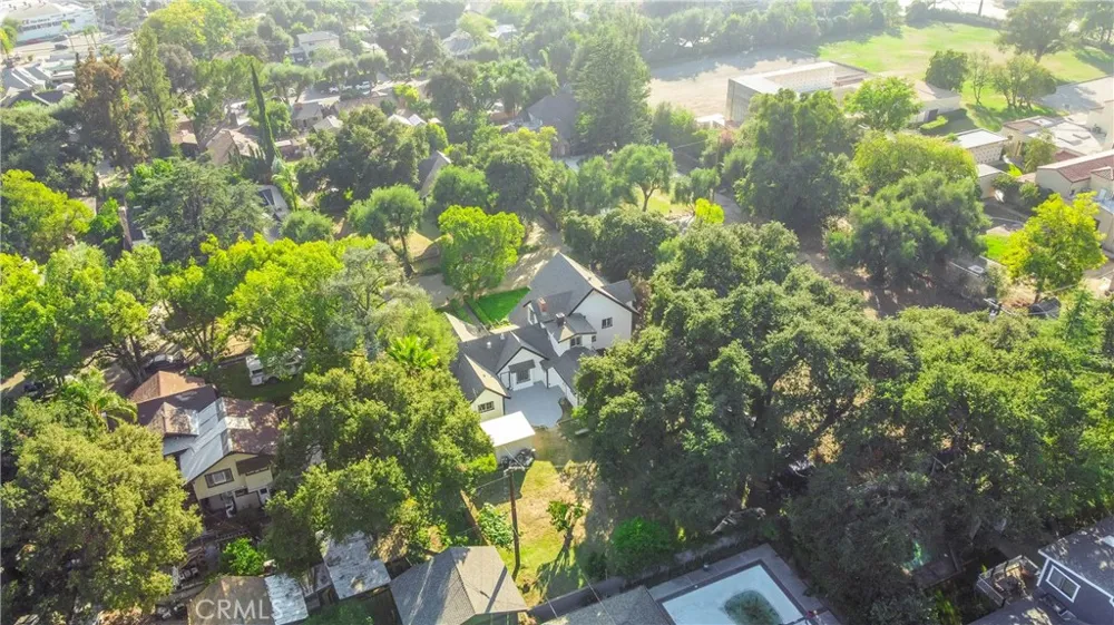 379 Buena Loma Altadena, CA 91001