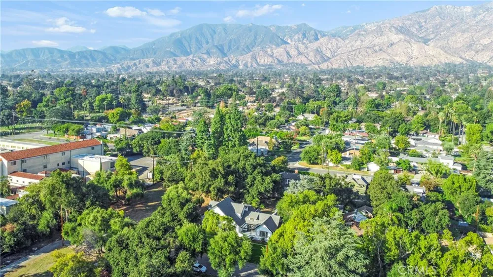 379 Buena Loma Altadena, CA 91001