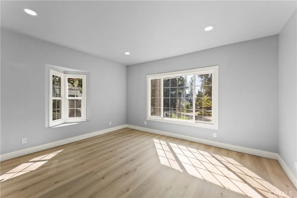379 Buena Loma Altadena, CA 91001