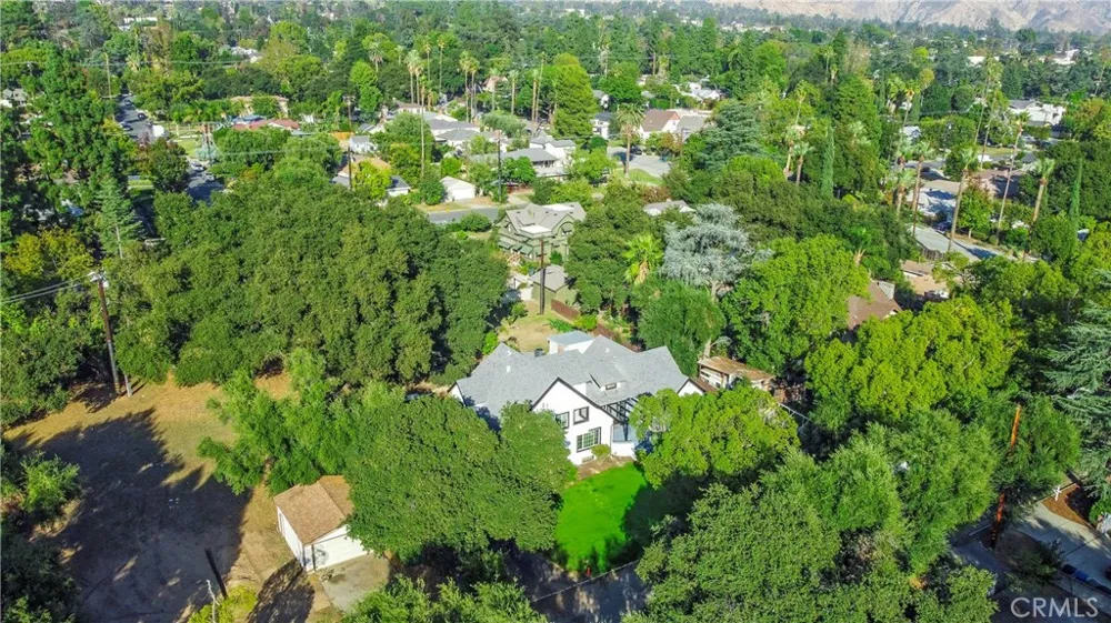 379 Buena Loma Altadena, CA 91001