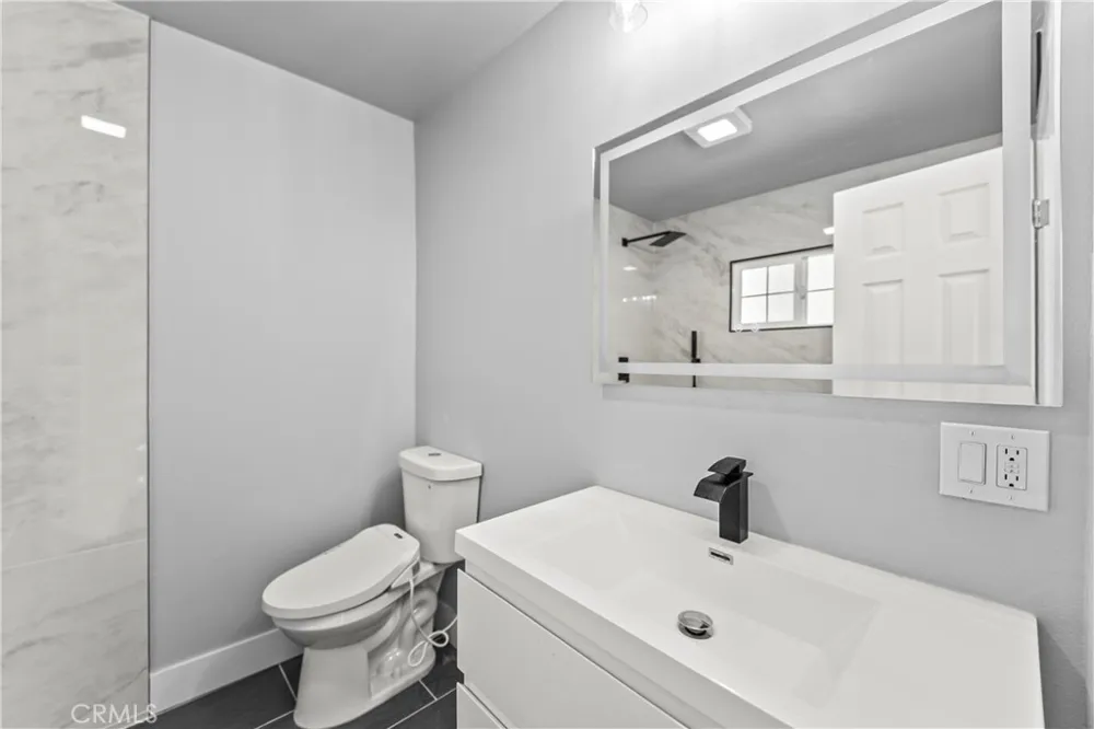 379 Buena Loma Altadena, CA 91001