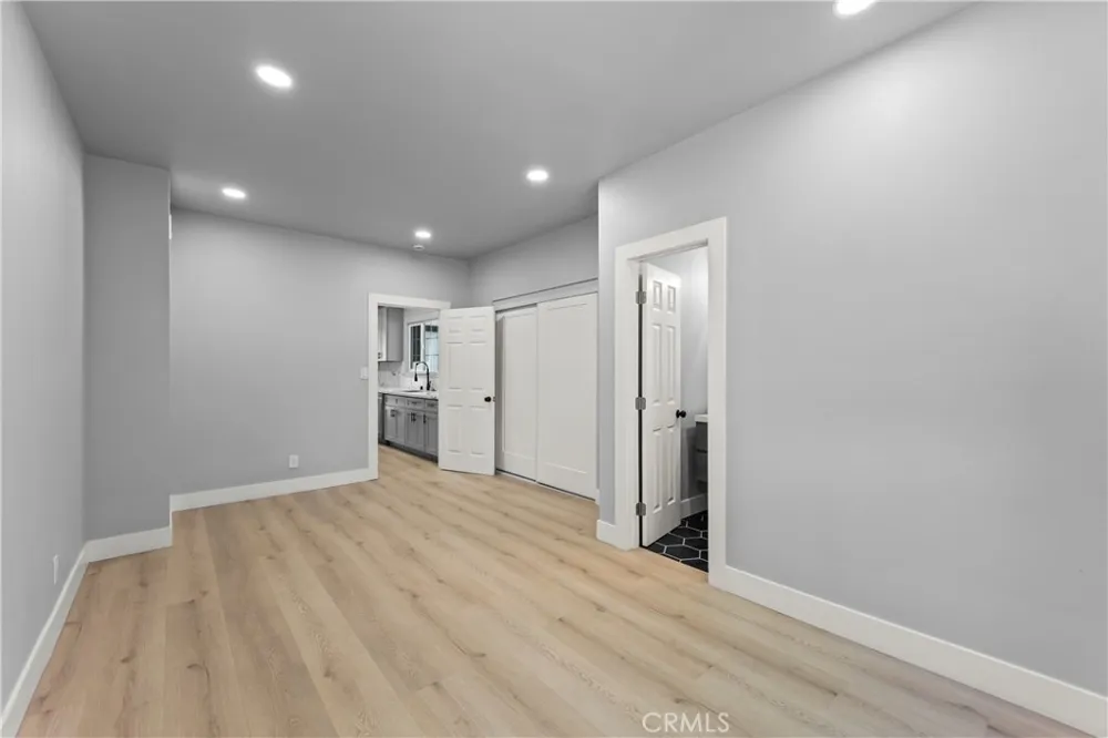 379 Buena Loma Altadena, CA 91001