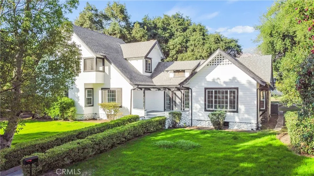 379 Buena Loma Altadena, CA 91001