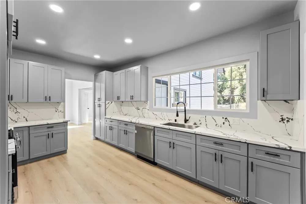 379 Buena Loma Altadena, CA 91001
