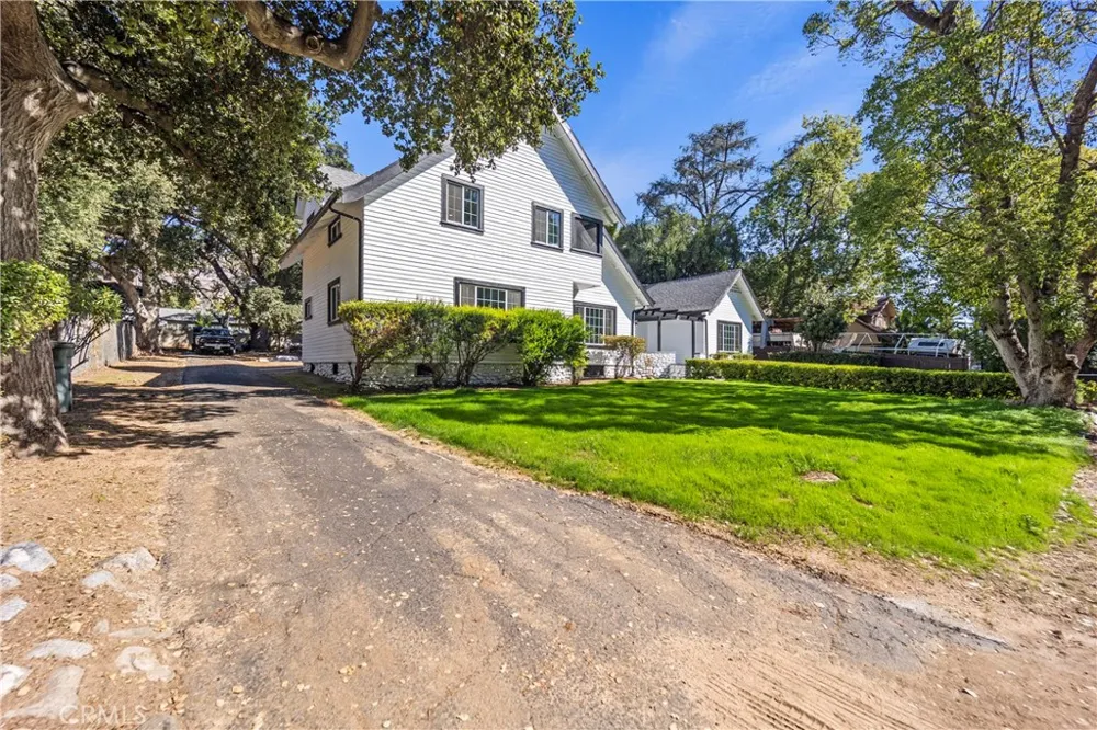 379 Buena Loma Altadena, CA 91001