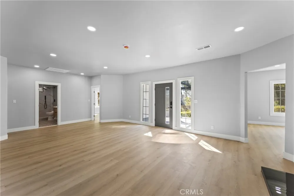 379 Buena Loma Altadena, CA 91001