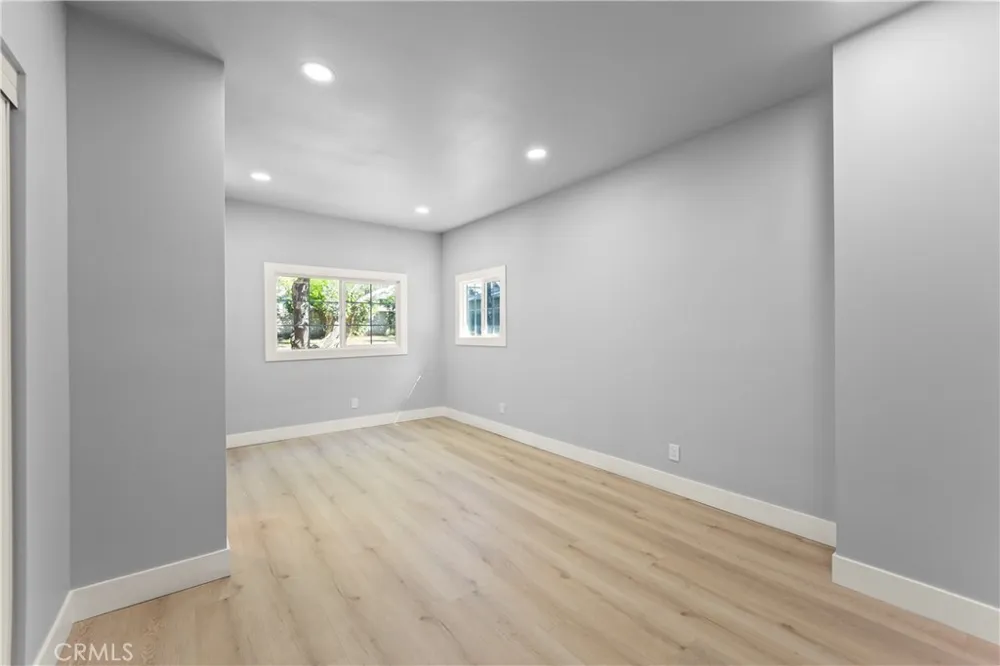379 Buena Loma Altadena, CA 91001